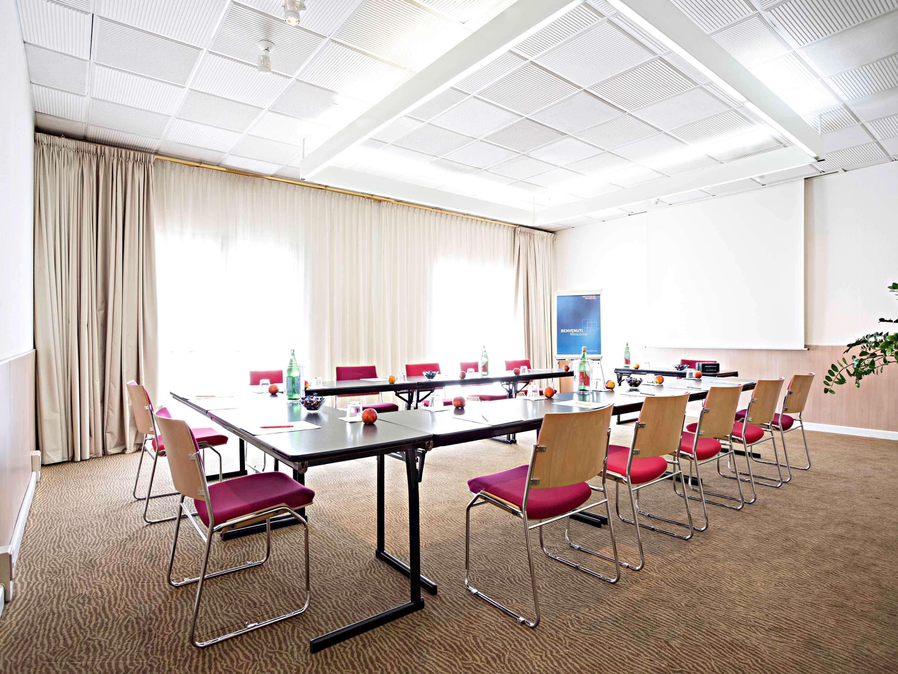 Novotel Caserta Sud Eksteriør bilde